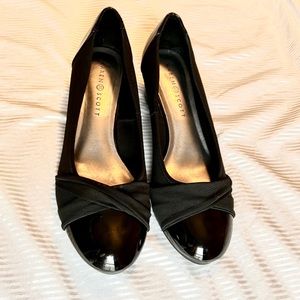 Karen Scott Preslee wedge shoes. Size 9.5 women’s.